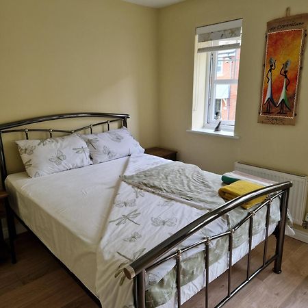 Private Room Manchester Bagian luar foto